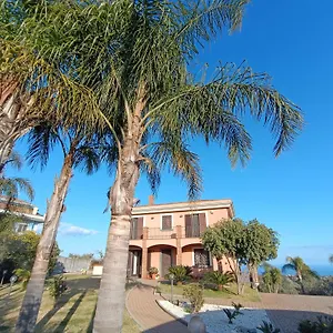 Feluchia Tra Il Mare E Il Vulcano Acireale